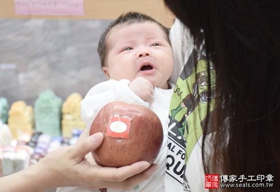 剃胎毛、滿月剃頭、嬰兒剃頭、嬰兒理髮、嬰兒剃髮、嬰兒剃胎毛、嬰兒滿月剃頭、寶寶剃頭、剃胎毛儀式、剃胎毛吉祥話、滿月剃頭儀式、滿月剃頭吉祥話、寶寶剃胎毛、寶寶滿月剃頭理髮、新北永和區剃胎毛、新北永和區滿月剃頭、新北永和區嬰兒剃頭剃胎毛、新北永和區嬰兒理髮、新北永和區嬰兒剃髮、張寶寶(新北永和區嬰兒寶寶滿月剃頭理髮、免費嬰兒剃胎毛儀式吉祥話)。中國風會場，爸媽寶貝免費穿「日中韓」古裝禮服。專業拍照、DVD光碟、證書。★購買「臍帶章、肚臍章、胎毛筆刷印章」贈送：剃頭、收涎、抓周，三選一。2016.05.15  照片8