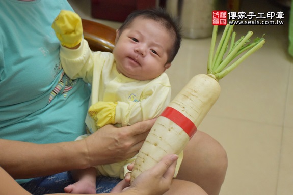 剃胎毛、滿月剃頭、嬰兒剃頭、嬰兒理髮、嬰兒剃髮、嬰兒剃胎毛、嬰兒滿月剃頭、寶寶剃頭、剃胎毛儀式、剃胎毛吉祥話、滿月剃頭儀式、滿月剃頭吉祥話、寶寶剃胎毛、寶寶滿月剃頭理髮、 新北市樹林地區剃胎毛、新北市樹林地區滿月剃頭、新北市樹林地區嬰兒剃頭剃胎毛、新北市樹林地區嬰兒理髮、新北市嬰兒剃髮、鄭寶寶(新北樹林區到府嬰兒寶寶滿月剃頭理髮、免費到府嬰兒剃胎毛儀式吉祥話)。到府剃頭剃胎毛主持、專業拍照、DVD光碟、證書。★購買「臍帶章、肚臍章、胎毛筆刷印章」贈送：剃頭、收涎、抓周，三選一。2017.10.13照片12