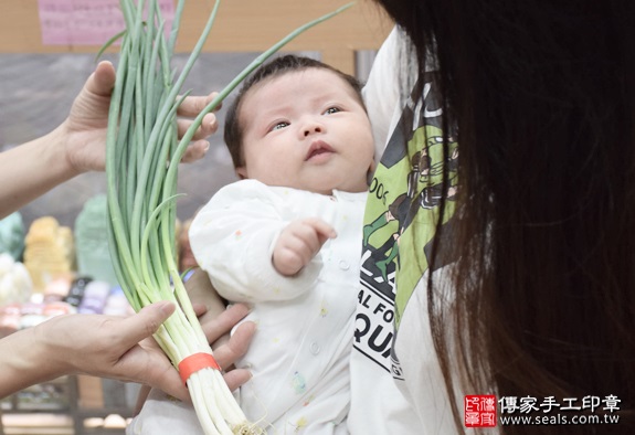 剃胎毛、滿月剃頭、嬰兒剃頭、嬰兒理髮、嬰兒剃髮、嬰兒剃胎毛、嬰兒滿月剃頭、寶寶剃頭、剃胎毛儀式、剃胎毛吉祥話、滿月剃頭儀式、滿月剃頭吉祥話、寶寶剃胎毛、寶寶滿月剃頭理髮、新北永和區剃胎毛、新北永和區滿月剃頭、新北永和區嬰兒剃頭剃胎毛、新北永和區嬰兒理髮、新北永和區嬰兒剃髮、張寶寶(新北永和區嬰兒寶寶滿月剃頭理髮、免費嬰兒剃胎毛儀式吉祥話)。中國風會場，爸媽寶貝免費穿「日中韓」古裝禮服。專業拍照、DVD光碟、證書。★購買「臍帶章、肚臍章、胎毛筆刷印章」贈送：剃頭、收涎、抓周，三選一。2016.05.15  照片9