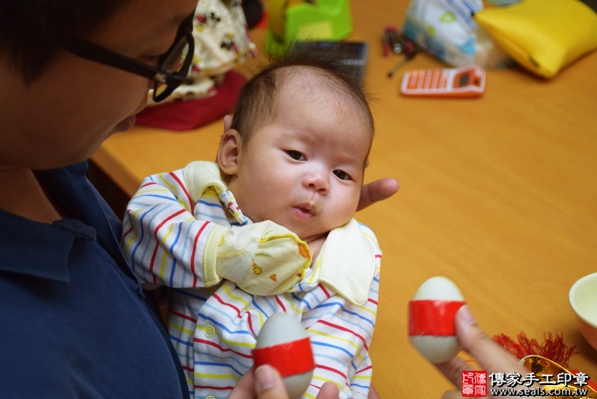 剃胎毛、滿月剃頭、嬰兒剃頭、嬰兒理髮、嬰兒剃髮、嬰兒剃胎毛、嬰兒滿月剃頭、寶寶剃頭、剃胎毛儀式、剃胎毛吉祥話、滿月剃頭儀式、滿月剃頭吉祥話、寶寶剃胎毛、寶寶滿月剃頭理髮、台中北區剃胎毛、台中北區滿月剃頭、台中北區嬰兒剃頭剃胎毛、台中北區嬰兒理髮、台中北區嬰兒剃髮、王寶寶(台中北區嬰兒寶寶滿月剃頭理髮、免費嬰兒剃胎毛儀式吉祥話)。中國風會場，爸媽寶貝免費穿「日中韓」古裝禮服。專業拍照、DVD光碟、證書。★購買「臍帶章、肚臍章、胎毛筆刷印章」贈送：剃頭、收涎、抓周，三選一。2016.05.07  照片4