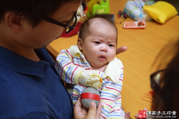 剃胎毛、滿月剃頭、嬰兒剃頭、嬰兒理髮、嬰兒剃髮、嬰兒剃胎毛、嬰兒滿月剃頭、寶寶剃頭、剃胎毛儀式、剃胎毛吉祥話、滿月剃頭儀式、滿月剃頭吉祥話、寶寶剃胎毛、寶寶滿月剃頭理髮、台中北區剃胎毛、台中北區滿月剃頭、台中北區嬰兒剃頭剃胎毛、台中北區嬰兒理髮、台中北區嬰兒剃髮、王寶寶(台中北區嬰兒寶寶滿月剃頭理髮、免費嬰兒剃胎毛儀式吉祥話)。中國風會場，爸媽寶貝免費穿「日中韓」古裝禮服。專業拍照、DVD光碟、證書。★購買「臍帶章、肚臍章、胎毛筆刷印章」贈送：剃頭、收涎、抓周，三選一。2016.05.07  照片5