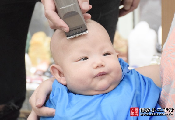 剃胎毛、滿月剃頭、嬰兒剃頭、嬰兒理髮、嬰兒剃髮、嬰兒剃胎毛、嬰兒滿月剃頭、寶寶剃頭、剃胎毛儀式、剃胎毛吉祥話、滿月剃頭儀式、滿月剃頭吉祥話、寶寶剃胎毛、寶寶滿月剃頭理髮、新北永和區剃胎毛、新北永和區滿月剃頭、新北永和區嬰兒剃頭剃胎毛、新北永和區嬰兒理髮、新北永和區嬰兒剃髮、林寶寶(新北永和區嬰兒寶寶滿月剃頭理髮、免費嬰兒剃胎毛儀式吉祥話)。中國風會場，爸媽寶貝免費穿「日中韓」古裝禮服。專業拍照、DVD光碟、證書。★購買「臍帶章、肚臍章、胎毛筆刷印章」贈送：剃頭、收涎、抓周，三選一。2016.04.30  照片18