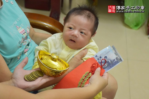剃胎毛、滿月剃頭、嬰兒剃頭、嬰兒理髮、嬰兒剃髮、嬰兒剃胎毛、嬰兒滿月剃頭、寶寶剃頭、剃胎毛儀式、剃胎毛吉祥話、滿月剃頭儀式、滿月剃頭吉祥話、寶寶剃胎毛、寶寶滿月剃頭理髮、 新北市樹林地區剃胎毛、新北市樹林地區滿月剃頭、新北市樹林地區嬰兒剃頭剃胎毛、新北市樹林地區嬰兒理髮、新北市嬰兒剃髮、鄭寶寶(新北樹林區到府嬰兒寶寶滿月剃頭理髮、免費到府嬰兒剃胎毛儀式吉祥話)。到府剃頭剃胎毛主持、專業拍照、DVD光碟、證書。★購買「臍帶章、肚臍章、胎毛筆刷印章」贈送：剃頭、收涎、抓周，三選一。2017.10.13照片13