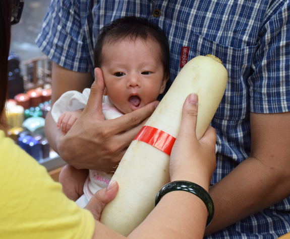 王寶寶(台中北區嬰兒寶寶滿月剃頭理髮、免費嬰兒剃胎毛儀式吉祥話)。中國風會場，爸媽寶貝免費穿「日中韓」古裝禮服。專業拍照、DVD光碟、證書。★購買「臍帶章、肚臍章、胎毛筆刷印章」贈送：剃頭、收涎、抓周，三選一。 2015.08.02 照片12