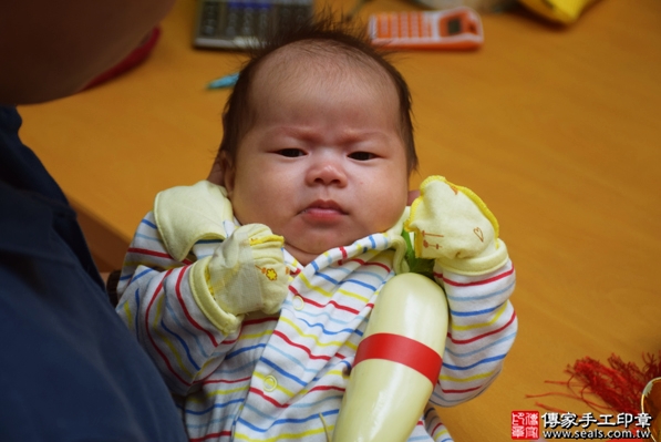 剃胎毛、滿月剃頭、嬰兒剃頭、嬰兒理髮、嬰兒剃髮、嬰兒剃胎毛、嬰兒滿月剃頭、寶寶剃頭、剃胎毛儀式、剃胎毛吉祥話、滿月剃頭儀式、滿月剃頭吉祥話、寶寶剃胎毛、寶寶滿月剃頭理髮、台中北區剃胎毛、台中北區滿月剃頭、台中北區嬰兒剃頭剃胎毛、台中北區嬰兒理髮、台中北區嬰兒剃髮、王寶寶(台中北區嬰兒寶寶滿月剃頭理髮、免費嬰兒剃胎毛儀式吉祥話)。中國風會場，爸媽寶貝免費穿「日中韓」古裝禮服。專業拍照、DVD光碟、證書。★購買「臍帶章、肚臍章、胎毛筆刷印章」贈送：剃頭、收涎、抓周，三選一。2016.05.07  照片11