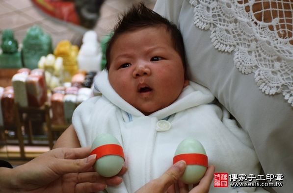 剃胎毛、滿月剃頭、嬰兒剃頭、嬰兒理髮、嬰兒剃髮、嬰兒剃胎毛、嬰兒滿月剃頭、寶寶剃頭、剃胎毛儀式、剃胎毛吉祥話、滿月剃頭儀式、滿月剃頭吉祥話、寶寶剃胎毛、寶寶滿月剃頭理髮、新北永和區剃胎毛、新北永和區滿月剃頭、新北永和區嬰兒剃頭剃胎毛、新北永和區嬰兒理髮、新北永和區嬰兒剃髮、鄧寶寶(新北永和區嬰兒寶寶滿月剃頭理髮、免費嬰兒剃胎毛儀式吉祥話)。中國風會場，爸媽寶貝免費穿「日中韓」古裝禮服。專業拍照、DVD光碟、證書。★購買「臍帶章、肚臍章、胎毛筆刷印章」贈送：剃頭、收涎、抓周，三選一。2016.02.29 照片5
