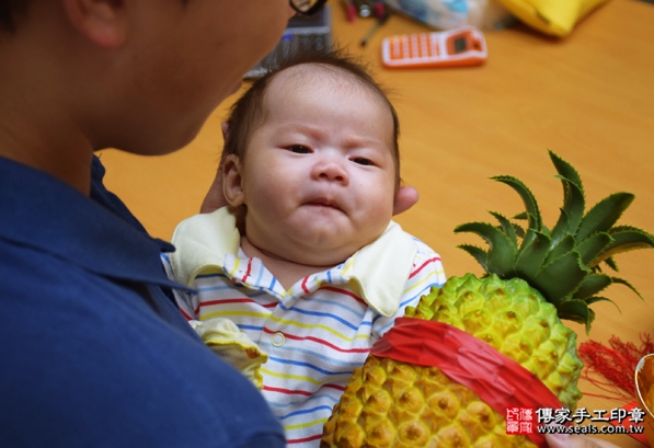 剃胎毛、滿月剃頭、嬰兒剃頭、嬰兒理髮、嬰兒剃髮、嬰兒剃胎毛、嬰兒滿月剃頭、寶寶剃頭、剃胎毛儀式、剃胎毛吉祥話、滿月剃頭儀式、滿月剃頭吉祥話、寶寶剃胎毛、寶寶滿月剃頭理髮、台中北區剃胎毛、台中北區滿月剃頭、台中北區嬰兒剃頭剃胎毛、台中北區嬰兒理髮、台中北區嬰兒剃髮、王寶寶(台中北區嬰兒寶寶滿月剃頭理髮、免費嬰兒剃胎毛儀式吉祥話)。中國風會場，爸媽寶貝免費穿「日中韓」古裝禮服。專業拍照、DVD光碟、證書。★購買「臍帶章、肚臍章、胎毛筆刷印章」贈送：剃頭、收涎、抓周，三選一。2016.05.07  照片12