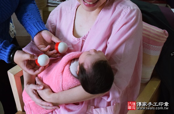 剃胎毛、滿月剃頭、嬰兒剃頭、嬰兒理髮、嬰兒剃髮、嬰兒剃胎毛、嬰兒滿月剃頭、寶寶剃頭、剃胎毛儀式、剃胎毛吉祥話、滿月剃頭儀式、滿月剃頭吉祥話、寶寶剃胎毛、寶寶滿月剃頭理髮、 台中南屯區剃胎毛、台中南屯區滿月剃頭、 台中南屯區嬰兒剃頭剃胎毛、台中南屯區嬰兒理髮、台中南屯區嬰兒剃髮、黃寶寶(台中南屯區到府嬰兒寶寶滿月剃頭理髮、免費到府嬰兒剃胎毛儀式吉祥話)。到府剃頭剃胎毛主持、專業拍照、DVD光碟、證書。★購買「臍帶章、肚臍章、胎毛筆刷印章」贈送：剃頭、收涎、抓周，三選一。2016.02.14 照片4
