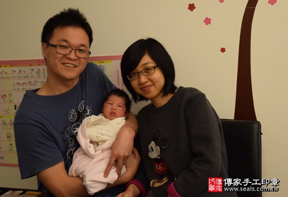 剃胎毛、滿月剃頭、嬰兒剃頭、嬰兒理髮、嬰兒剃髮、嬰兒剃胎毛、嬰兒滿月剃頭、寶寶剃頭、剃胎毛儀式、剃胎毛吉祥話、滿月剃頭儀式、滿月剃頭吉祥話、寶寶剃胎毛、寶寶滿月剃頭理髮、 新竹市剃胎毛、新竹市滿月剃頭、 新竹市嬰兒剃頭剃胎毛、新竹市嬰兒理髮、新竹市嬰兒剃髮、簡寶寶(新竹市到府嬰兒寶寶滿月剃頭理髮、免費到府嬰兒剃胎毛儀式吉祥話)。到府剃頭剃胎毛主持、專業拍照、DVD光碟、證書。★購買「臍帶章、肚臍章、胎毛筆刷印章」贈送：剃頭、收涎、抓周，三選一。2016.01.23 照片2