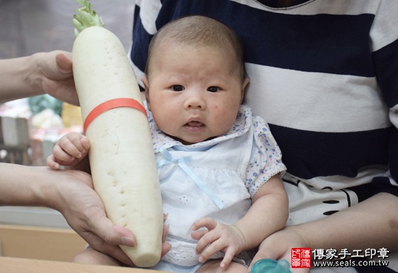 剃胎毛、滿月剃頭、嬰兒剃頭、嬰兒理髮、嬰兒剃髮、嬰兒剃胎毛、嬰兒滿月剃頭、寶寶剃頭、剃胎毛儀式、剃胎毛吉祥話、滿月剃頭儀式、滿月剃頭吉祥話、寶寶剃胎毛、寶寶滿月剃頭理髮、新北永和區剃胎毛、新北永和區滿月剃頭、新北永和區嬰兒剃頭剃胎毛、新北永和區嬰兒理髮、新北永和區嬰兒剃髮、康寶寶(新北永和區嬰兒寶寶滿月剃頭理髮、免費嬰兒剃胎毛儀式吉祥話)。中國風會場，爸媽寶貝免費穿「日中韓」古裝禮服。專業拍照、DVD光碟、證書。★購買「臍帶章、肚臍章、胎毛筆刷印章」贈送：剃頭、收涎、抓周，三選一。2016.05.15  照片13