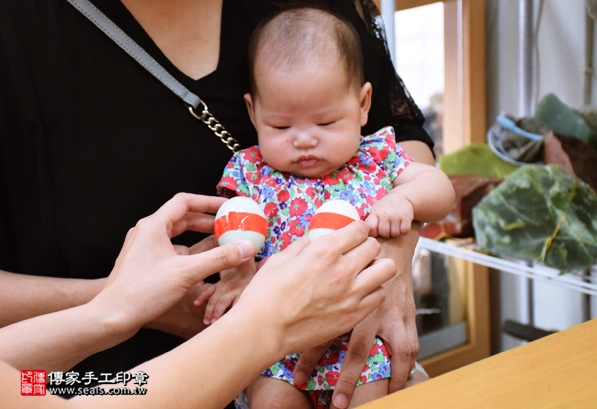 剃胎毛、滿月剃頭、嬰兒剃頭、嬰兒理髮、嬰兒剃髮、嬰兒剃胎毛、嬰兒滿月剃頭、寶寶剃頭、剃胎毛儀式、剃胎毛吉祥話、滿月剃頭儀式、滿月剃頭吉祥話、寶寶剃胎毛、寶寶滿月剃頭理髮、新北永和區剃胎毛、新北永和區滿月剃頭、新北永和區嬰兒剃頭剃胎毛、新北永和區嬰兒理髮、新北永和區嬰兒剃髮、蔡寶寶(新北永和區嬰兒寶寶滿月剃頭理髮、免費嬰兒剃胎毛儀式吉祥話)。中國風會場，爸媽寶貝免費穿「日中韓」古裝禮服。專業拍照、DVD光碟、證書。★購買「臍帶章、肚臍章、胎毛筆刷印章」贈送：剃頭、收涎、抓周，三選一。2016.05.14  照片4