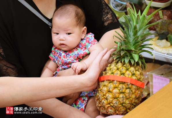 剃胎毛、滿月剃頭、嬰兒剃頭、嬰兒理髮、嬰兒剃髮、嬰兒剃胎毛、嬰兒滿月剃頭、寶寶剃頭、剃胎毛儀式、剃胎毛吉祥話、滿月剃頭儀式、滿月剃頭吉祥話、寶寶剃胎毛、寶寶滿月剃頭理髮、新北永和區剃胎毛、新北永和區滿月剃頭、新北永和區嬰兒剃頭剃胎毛、新北永和區嬰兒理髮、新北永和區嬰兒剃髮、蔡寶寶(新北永和區嬰兒寶寶滿月剃頭理髮、免費嬰兒剃胎毛儀式吉祥話)。中國風會場，爸媽寶貝免費穿「日中韓」古裝禮服。專業拍照、DVD光碟、證書。★購買「臍帶章、肚臍章、胎毛筆刷印章」贈送：剃頭、收涎、抓周，三選一。2016.05.14  照片14
