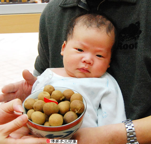 陳寶寶(新北永和區嬰兒寶寶滿月剃頭理髮、免費嬰兒剃胎毛儀式吉祥話)。中國風會場，爸媽寶貝免費穿「日中韓」古裝禮服。專業拍照、DVD光碟、證書。★購買「臍帶章、肚臍章、胎毛筆刷印章」贈送：剃頭、收涎、抓周，三選一。 2015.03.10 照片6