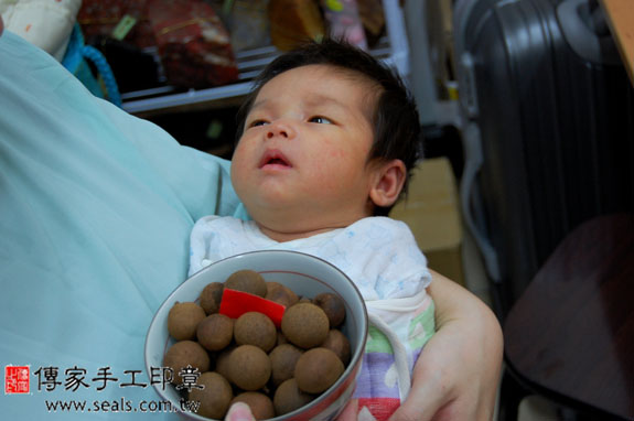 游寶寶(新北市永和區嬰兒寶寶滿月剃頭理髮、免費嬰兒剃胎毛儀式吉祥話)。中國風會場，爸媽寶貝免費穿「日中韓」古裝禮服。專業拍照、DVD光碟、證書。★購買「臍帶章、肚臍章、胎毛筆刷印章」贈送：剃頭、收涎、抓周，三選一。2014.05.30 照片7