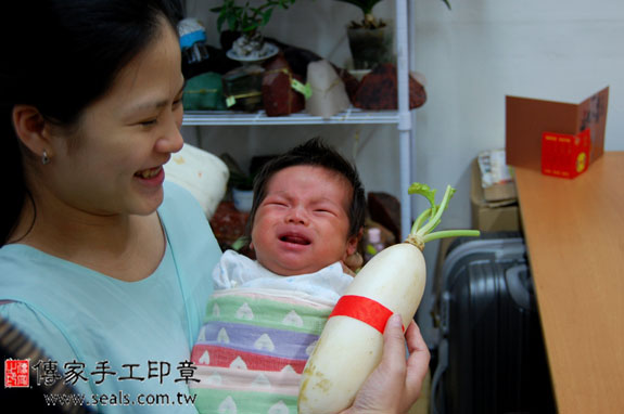 游寶寶(新北市永和區嬰兒寶寶滿月剃頭理髮、免費嬰兒剃胎毛儀式吉祥話)。中國風會場，爸媽寶貝免費穿「日中韓」古裝禮服。專業拍照、DVD光碟、證書。★購買「臍帶章、肚臍章、胎毛筆刷印章」贈送：剃頭、收涎、抓周，三選一。2014.05.30 照片12