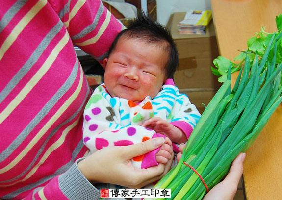 林寶寶(新北永和區嬰兒寶寶滿月剃頭理髮、免費嬰兒剃胎毛儀式吉祥話)。中國風會場，爸媽寶貝免費穿「日中韓」古裝禮服。專業拍照、DVD光碟、證書。★購買「臍帶章、肚臍章、胎毛筆刷印章」贈送：剃頭、收涎、抓周，三選一。 2014.12.24 照片11