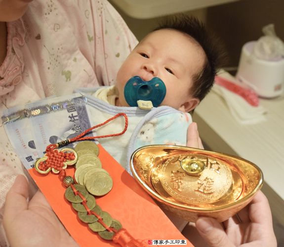 余寶寶(新北永和區到府嬰兒寶寶滿月剃頭理髮、免費到府嬰兒剃胎毛儀式吉祥話)。到府剃頭剃胎毛主持、專業拍照、DVD光碟、證書。★購買「臍帶章、肚臍章、胎毛筆刷印章」贈送：剃頭、收涎、抓周，三選一。2015.12.01 照片15