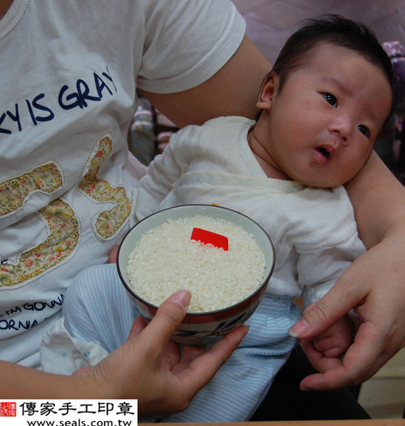 張寶寶(新北市永和區嬰兒寶寶滿月剃頭理髮、免費嬰兒剃胎毛儀式吉祥話)。中國風會場，爸媽寶貝免費穿「日中韓」古裝禮服。專業拍照、DVD光碟、證書。★購買「臍帶章、肚臍章、胎毛筆刷印章」贈送：剃頭、收涎、抓周，三選一。 2014.07.11 照片6