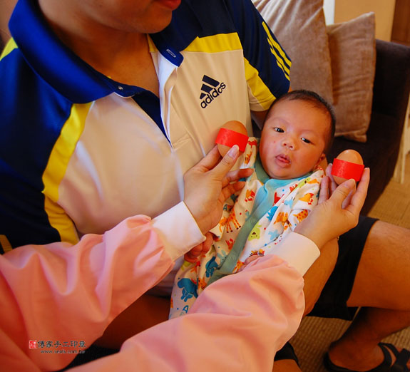 曾寶寶(新北市中和區到府嬰兒寶寶滿月剃頭理髮、免費到府嬰兒剃胎毛儀式吉祥話)。到府剃頭剃胎毛主持、專業拍照、DVD光碟、證書。★購買「臍帶章、肚臍章、胎毛筆刷印章」贈送：剃頭、收涎、抓周，三選一。 2014.04.19 照片3