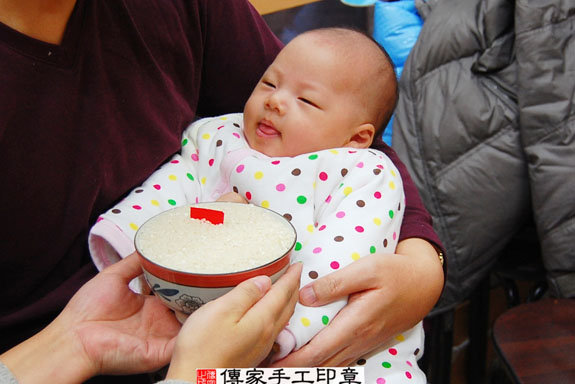 林寶寶(新北永和區嬰兒寶寶滿月剃頭理髮、免費嬰兒剃胎毛儀式吉祥話)。中國風會場，爸媽寶貝免費穿「日中韓」古裝禮服。專業拍照、DVD光碟、證書。★購買「臍帶章、肚臍章、胎毛筆刷印章」贈送：剃頭、收涎、抓周，三選一。 2015.01.01 照片6