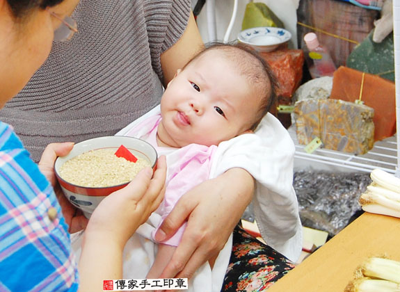 陳寶寶(新北永和區嬰兒寶寶滿月剃頭理髮、免費嬰兒剃胎毛儀式吉祥話)。中國風會場，爸媽寶貝免費穿「日中韓」古裝禮服。專業拍照、DVD光碟、證書。★購買「臍帶章、肚臍章、胎毛筆刷印章」贈送：剃頭、收涎、抓周，三選一。 2015.05.30 照片10