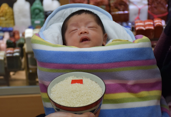 剃胎毛、滿月剃頭、嬰兒剃頭、嬰兒理髮、嬰兒剃髮、嬰兒剃胎毛、嬰兒滿月剃頭、寶寶剃頭、剃胎毛儀式、剃胎毛吉祥話、滿月剃頭儀式、滿月剃頭吉祥話、寶寶剃胎毛、寶寶滿月剃頭理髮、新北永和區剃胎毛、新北永和區滿月剃頭、新北永和區嬰兒剃頭剃胎毛、新北永和區嬰兒理髮、新北永和區嬰兒剃髮、周寶寶(新北永和區嬰兒寶寶滿月剃頭理髮、免費嬰兒剃胎毛儀式吉祥話)。中國風會場，爸媽寶貝免費穿「日中韓」古裝禮服。專業拍照、DVD光碟、證書。★購買「臍帶章、肚臍章、胎毛筆刷印章」贈送：剃頭、收涎、抓周，三選一。2016.03.15 照片6