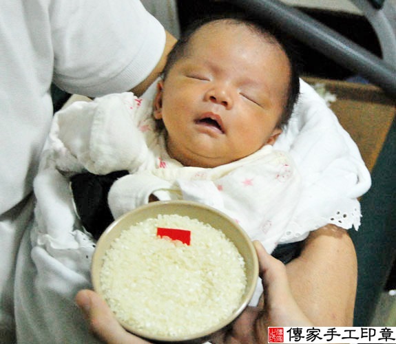 魏寶寶(新北永和區到府嬰兒寶寶滿月剃頭理髮、免費到府嬰兒剃胎毛儀式吉祥話)。到府剃頭剃胎毛主持、專業拍照、DVD光碟、證書。★購買「臍帶章、肚臍章、胎毛筆刷印章」贈送：剃頭、收涎、抓周，三選一。2015.01.15 照片5