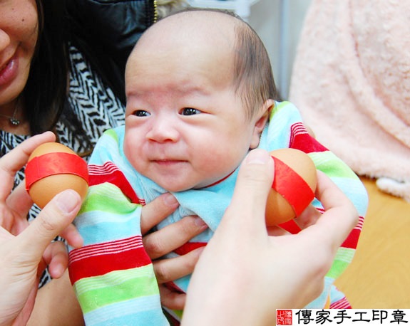 葛寶寶(新北永和區嬰兒寶寶滿月剃頭理髮、免費嬰兒剃胎毛儀式吉祥話)。中國風會場，爸媽寶貝免費穿「日中韓」古裝禮服。專業拍照、DVD光碟、證書。★購買「臍帶章、肚臍章、胎毛筆刷印章」贈送：剃頭、收涎、抓周，三選一。 2015.01.14 照片2