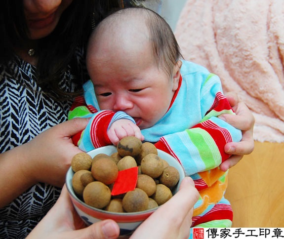 葛寶寶(新北永和區嬰兒寶寶滿月剃頭理髮、免費嬰兒剃胎毛儀式吉祥話)。中國風會場，爸媽寶貝免費穿「日中韓」古裝禮服。專業拍照、DVD光碟、證書。★購買「臍帶章、肚臍章、胎毛筆刷印章」贈送：剃頭、收涎、抓周，三選一。 2015.01.14 照片6