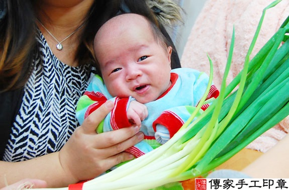 葛寶寶(新北永和區嬰兒寶寶滿月剃頭理髮、免費嬰兒剃胎毛儀式吉祥話)。中國風會場，爸媽寶貝免費穿「日中韓」古裝禮服。專業拍照、DVD光碟、證書。★購買「臍帶章、肚臍章、胎毛筆刷印章」贈送：剃頭、收涎、抓周，三選一。 2015.01.14 照片9