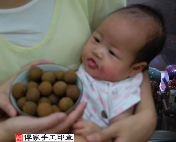 康寶寶(新北永和區嬰兒寶寶滿月剃頭理髮、免費嬰兒剃胎毛儀式吉祥話)。中國風會場，爸媽寶貝免費穿「日中韓」古裝禮服。專業拍照、DVD光碟、證書。★購買「臍帶章、肚臍章、胎毛筆刷印章」贈送：剃頭、收涎、抓周，三選一。 2014.07.29 照片8