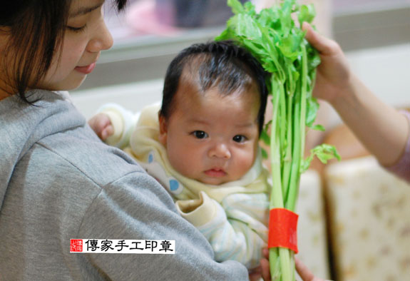 剃胎毛、剃胎毛費用、剃胎毛儀式、到府剃胎毛、新北市剃胎毛、新北市剃胎毛費用、新北市剃胎毛儀式、新北市到府剃胎毛、滿月剃頭、嬰兒剃頭、嬰兒理髮、寶寶剃頭、寶寶理髮、到府剃頭、到府嬰兒剃頭、到府滿月剃頭理髮。新北市滿月剃頭、新北市嬰兒剃頭、新北市嬰兒理髮、新北市寶寶剃頭、新北市寶寶理髮、新北市到府剃頭、新北市到府嬰兒剃頭、新北市到府滿月剃頭理髮。永和區滿月剃頭、永和區嬰兒剃頭、永和區嬰兒理髮、永和區寶寶剃頭、永和區寶寶理髮、永和區到府剃頭、永和區到府嬰兒剃頭、永和區到府滿月剃頭理髮。陳寶寶(新北市永和區嬰兒剃頭、剃胎毛)--製作胎毛筆、臍帶章、嬰兒三寶。「寶寶滿月剃頭理髮、到府嬰兒滿月剃頭理髮、到府剃胎毛」祝福和活動紀錄     照片8