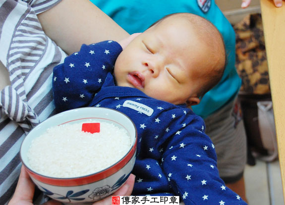 陳寶寶(新北永和區嬰兒寶寶滿月剃頭理髮、免費嬰兒剃胎毛儀式吉祥話)。中國風會場，爸媽寶貝免費穿「日中韓」古裝禮服。專業拍照、DVD光碟、證書。★購買「臍帶章、肚臍章、胎毛筆刷印章」贈送：剃頭、收涎、抓周，三選一。 2014.10.29 照片6