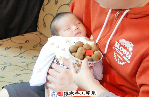 常寶寶(新北永和區到府嬰兒寶寶滿月剃頭理髮、免費到府嬰兒剃胎毛儀式吉祥話)。到府剃頭剃胎毛主持、專業拍照、DVD光碟、證書。★購買「臍帶章、肚臍章、胎毛筆刷印章」贈送：剃頭、收涎、抓周，三選一。2015.03.24 照片6