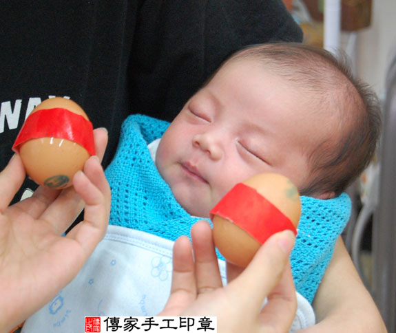 黃寶寶(新北永和區到府嬰兒寶寶滿月剃頭理髮、免費到府嬰兒剃胎毛儀式吉祥話)。到府剃頭剃胎毛主持、專業拍照、DVD光碟、證書。★購買「臍帶章、肚臍章、胎毛筆刷印章」贈送：剃頭、收涎、抓周，三選一。2014.08.01 照片2