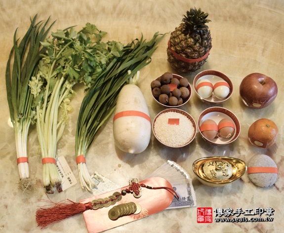 剃胎毛、滿月剃頭、嬰兒剃頭、嬰兒理髮、嬰兒剃髮、嬰兒剃胎毛、嬰兒滿月剃頭、寶寶剃頭、剃胎毛儀式、剃胎毛吉祥話、滿月剃頭儀式、滿月剃頭吉祥話、寶寶剃胎毛、寶寶滿月剃頭理髮、 新北淡水區剃胎毛、新北淡水區滿月剃頭、 新北淡水區嬰兒剃頭剃胎毛、新北淡水區嬰兒理髮、新北淡水區嬰兒剃髮、呂寶寶(新北淡水區到府嬰兒寶寶滿月剃頭理髮、免費到府嬰兒剃胎毛儀式吉祥話)。到府剃頭剃胎毛主持、專業拍照、DVD光碟、證書。★購買「臍帶章、肚臍章、胎毛筆刷印章」贈送：剃頭、收涎、抓周，三選一。2016.01.21 照片1