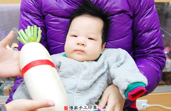 黃寶寶(新北永和區嬰兒寶寶滿月剃頭理髮、免費嬰兒剃胎毛儀式吉祥話)。中國風會場，爸媽寶貝免費穿「日中韓」古裝禮服。專業拍照、DVD光碟、證書。★購買「臍帶章、肚臍章、胎毛筆刷印章」贈送：剃頭、收涎、抓周，三選一。 2015.01.21 照片12