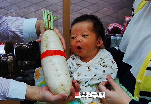 包寶寶(新北永和區嬰兒寶寶滿月剃頭理髮、免費嬰兒剃胎毛儀式吉祥話)。中國風會場，爸媽寶貝免費穿「日中韓」古裝禮服。專業拍照、DVD光碟、證書。★購買「臍帶章、肚臍章、胎毛筆刷印章」贈送：剃頭、收涎、抓周，三選一。 2014.11.08 照片13