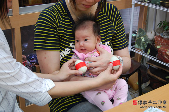 莊寶寶(新北市永和區嬰兒寶寶滿月剃頭理髮、免費嬰兒剃胎毛儀式吉祥話)。中國風會場，爸媽寶貝免費穿「日中韓」古裝禮服。專業拍照、DVD光碟、證書。★購買「臍帶章、肚臍章、胎毛筆刷印章」贈送：剃頭、收涎、抓周，三選一。2014.05.16 照片3