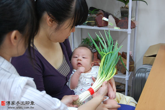 郭寶寶(新北市永和區嬰兒寶寶滿月剃頭理髮、免費嬰兒剃胎毛儀式吉祥話)。中國風會場，爸媽寶貝免費穿「日中韓」古裝禮服。專業拍照、DVD光碟、證書。★購買「臍帶章、肚臍章、胎毛筆刷印章」贈送：剃頭、收涎、抓周，三選一。 2014.05.16 照片11