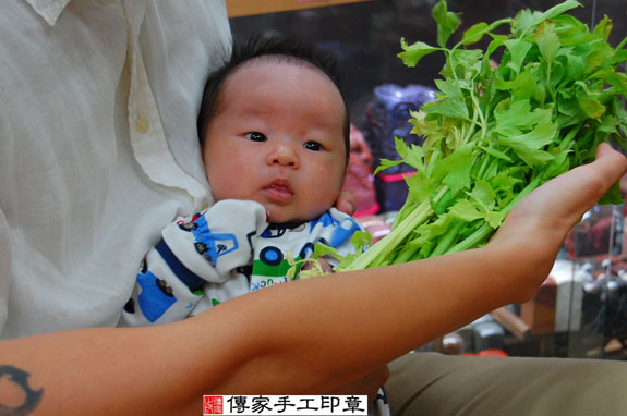 邱寶寶(新北永和區嬰兒寶寶滿月剃頭理髮、免費嬰兒剃胎毛儀式吉祥話)。中國風會場，爸媽寶貝免費穿「日中韓」古裝禮服。專業拍照、DVD光碟、證書。★購買「臍帶章、肚臍章、胎毛筆刷印章」贈送：剃頭、收涎、抓周，三選一。 2015.08.16 照片11