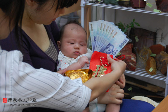 郭寶寶(新北市永和區嬰兒寶寶滿月剃頭理髮、免費嬰兒剃胎毛儀式吉祥話)。中國風會場，爸媽寶貝免費穿「日中韓」古裝禮服。專業拍照、DVD光碟、證書。★購買「臍帶章、肚臍章、胎毛筆刷印章」贈送：剃頭、收涎、抓周，三選一。 2014.05.16 照片15