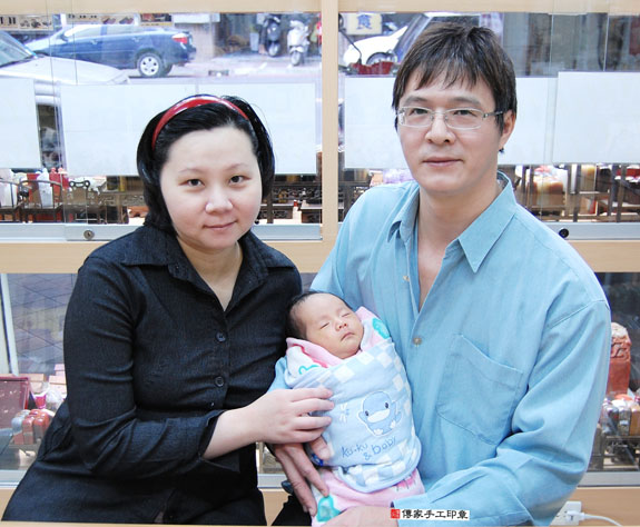 簡寶寶(新北永和區嬰兒寶寶滿月剃頭理髮、免費嬰兒剃胎毛儀式吉祥話)。中國風會場，爸媽寶貝免費穿「日中韓」古裝禮服。專業拍照、DVD光碟、證書。★購買「臍帶章、肚臍章、胎毛筆刷印章」贈送：剃頭、收涎、抓周，三選一。 2015.11.01 照片2
