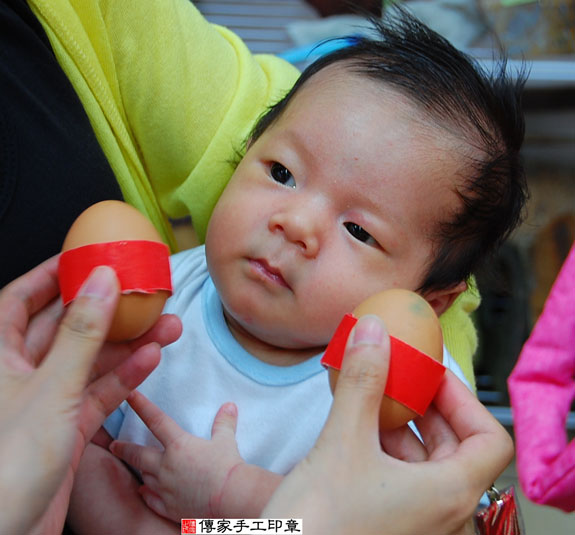 王寶寶(新北永和區嬰兒寶寶滿月剃頭理髮、免費嬰兒剃胎毛儀式吉祥話)。中國風會場，爸媽寶貝免費穿「日中韓」古裝禮服。專業拍照、DVD光碟、證書。★購買「臍帶章、肚臍章、胎毛筆刷印章」贈送：剃頭、收涎、抓周，三選一。 2014.08.19 照片5