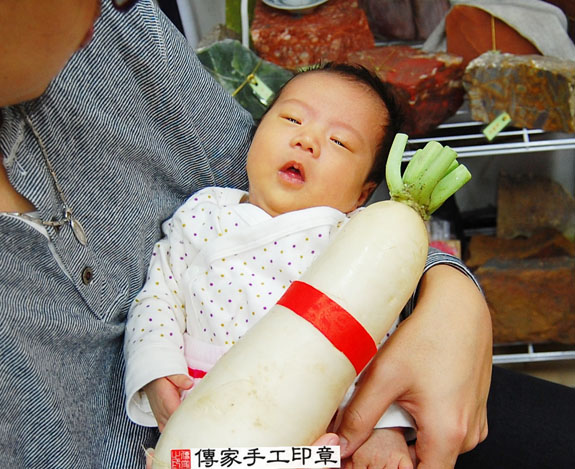 粘寶寶(新北永和區嬰兒寶寶滿月剃頭理髮、免費嬰兒剃胎毛儀式吉祥話)。中國風會場，爸媽寶貝免費穿「日中韓」古裝禮服。專業拍照、DVD光碟、證書。★購買「臍帶章、肚臍章、胎毛筆刷印章」贈送：剃頭、收涎、抓周，三選一。 2015.01.30 照片13