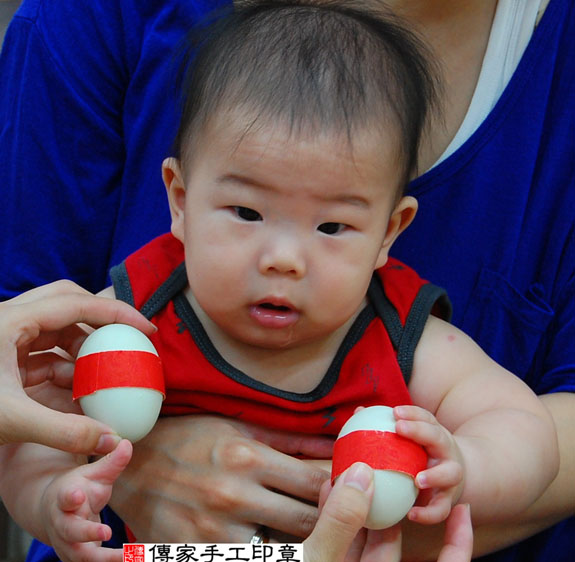 芝寶寶(新北永和區嬰兒寶寶滿月剃頭理髮、免費嬰兒剃胎毛儀式吉祥話)。中國風會場，爸媽寶貝免費穿「日中韓」古裝禮服。專業拍照、DVD光碟、證書。★購買「臍帶章、肚臍章、胎毛筆刷印章」贈送：剃頭、收涎、抓周，三選一。 2014.08.22 照片5