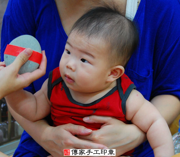 芝寶寶(新北永和區嬰兒寶寶滿月剃頭理髮、免費嬰兒剃胎毛儀式吉祥話)。中國風會場，爸媽寶貝免費穿「日中韓」古裝禮服。專業拍照、DVD光碟、證書。★購買「臍帶章、肚臍章、胎毛筆刷印章」贈送：剃頭、收涎、抓周，三選一。 2014.08.22 照片8