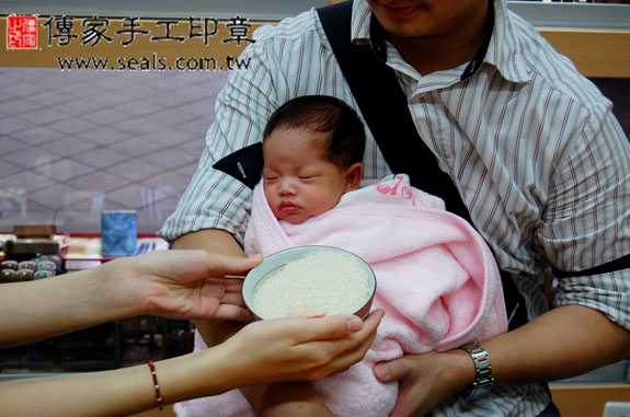 莊寶寶(新北市永和區嬰兒寶寶滿月剃頭理髮、免費嬰兒剃胎毛儀式吉祥話)。中國風會場，爸媽寶貝免費穿「日中韓」古裝禮服。專業拍照、DVD光碟、證書。★購買「臍帶章、肚臍章、胎毛筆刷印章」贈送：剃頭、收涎、抓周，三選一。 2014.06.17 照片6