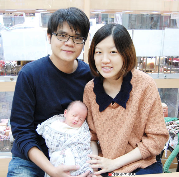 潘寶寶(新北永和區嬰兒寶寶滿月剃頭理髮、免費嬰兒剃胎毛儀式吉祥話)。中國風會場，爸媽寶貝免費穿「日中韓」古裝禮服。專業拍照、DVD光碟、證書。★購買「臍帶章、肚臍章、胎毛筆刷印章」贈送：剃頭、收涎、抓周，三選一。 2015.11.03 照片2