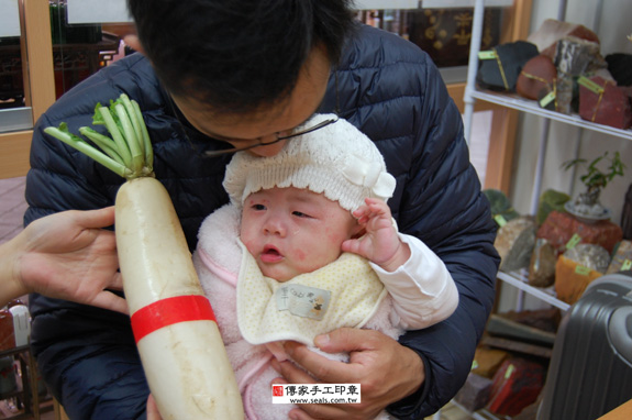 陳寶寶(新北市永和區嬰兒寶寶滿月剃頭理髮、免費嬰兒剃胎毛儀式吉祥話)。中國風會場，爸媽寶貝免費穿「日中韓」古裝禮服。專業拍照、DVD光碟、證書。★購買「臍帶章、肚臍章、胎毛筆刷印章」贈送：剃頭、收涎、抓周，三選一。  2014.03.03 照片12